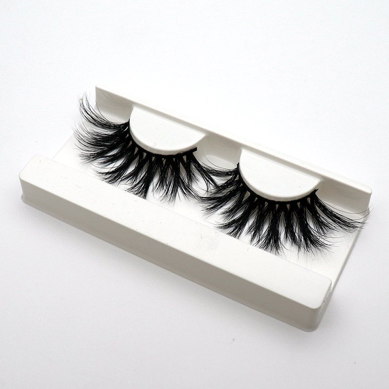 What-is-The-Difference-between-Mink-Vs-Regular-Material-Lashes10